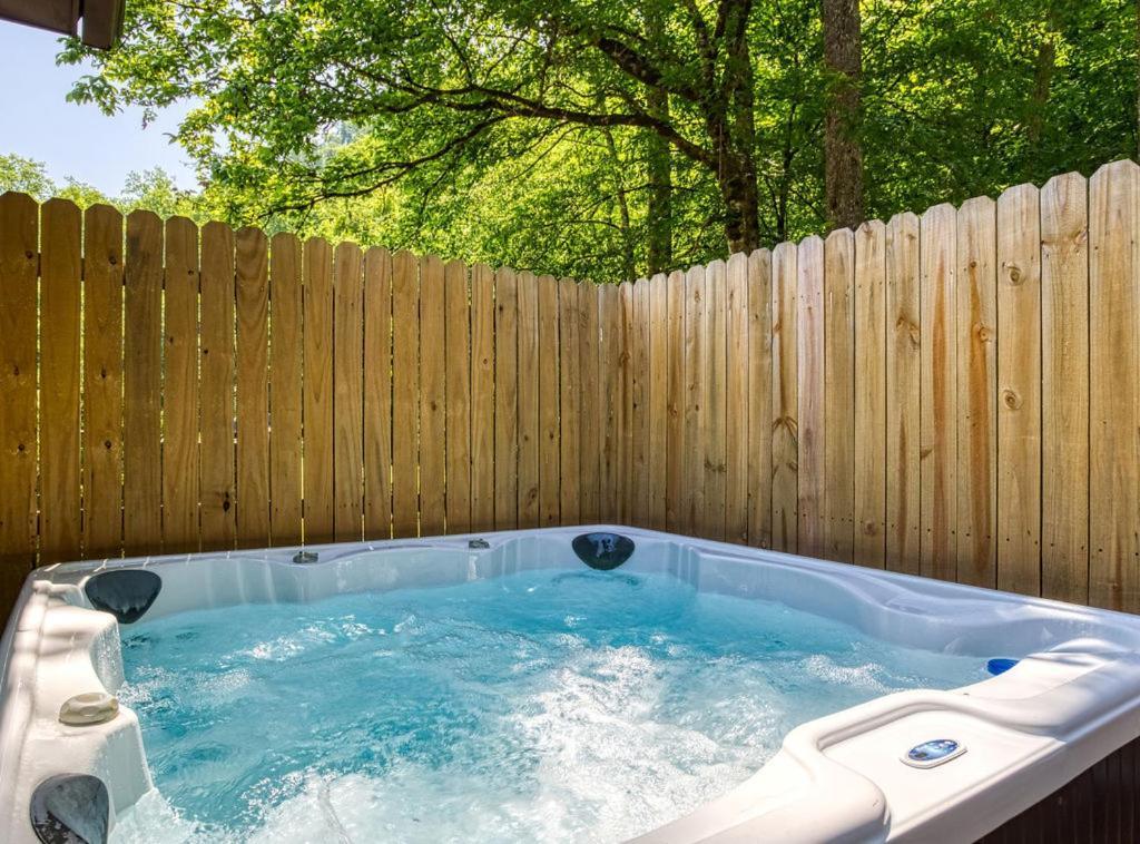 Black Bear Falls - With An In-Law Suite Gatlinburg Extérieur photo