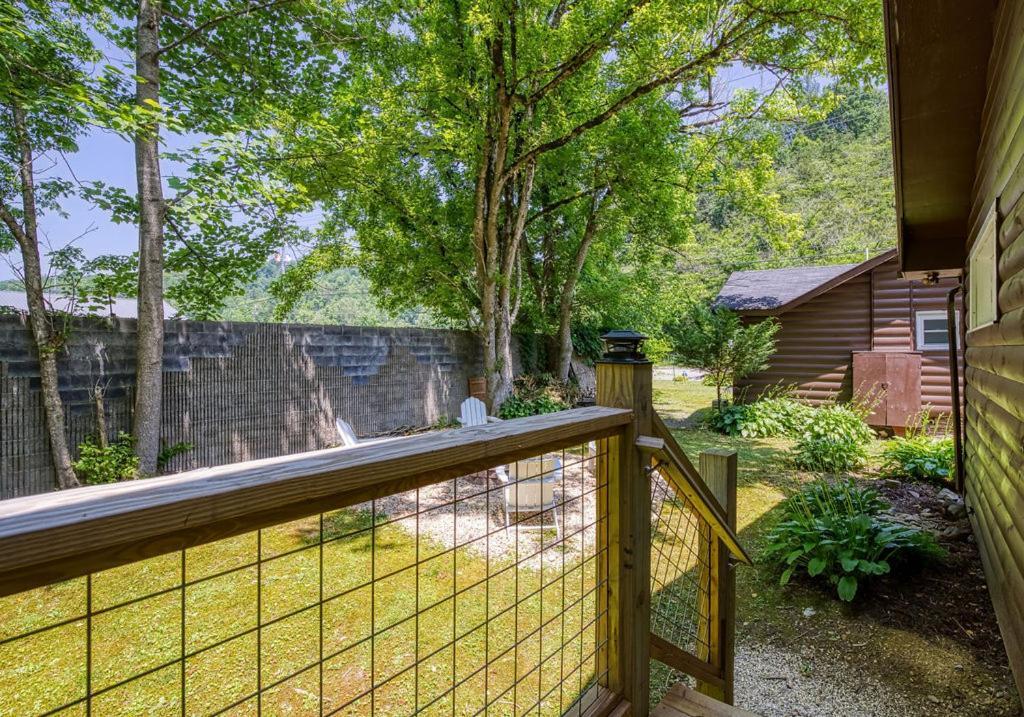 Black Bear Falls - With An In-Law Suite Gatlinburg Extérieur photo
