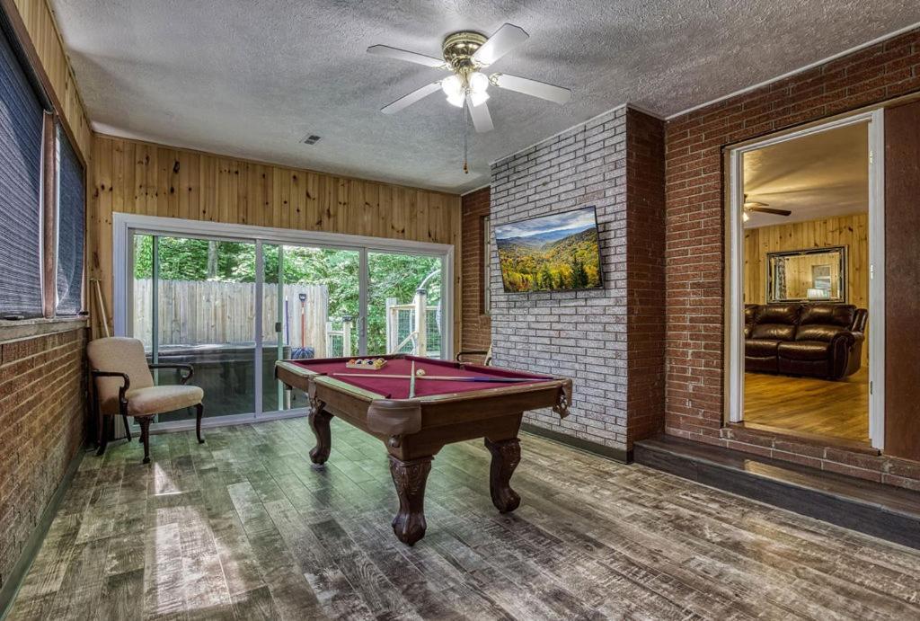Black Bear Falls - With An In-Law Suite Gatlinburg Extérieur photo